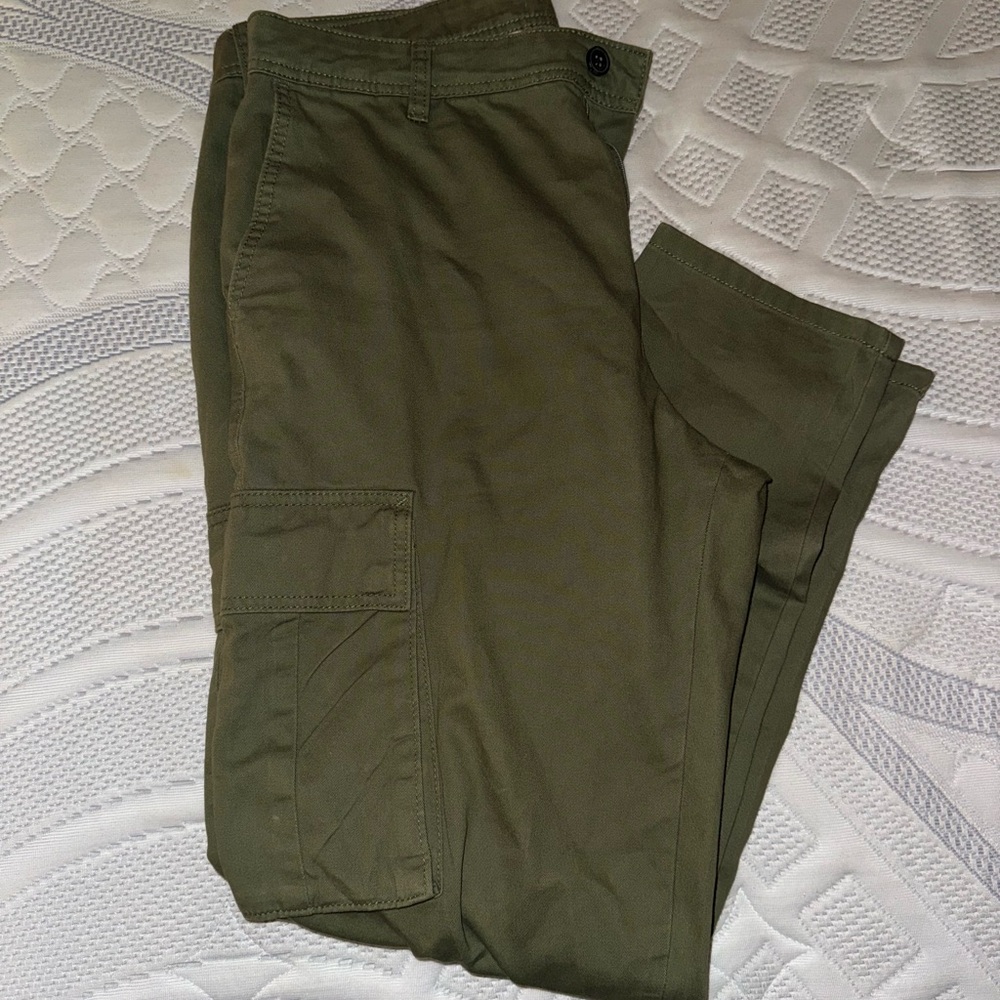 Men’s khaki green cargo pants